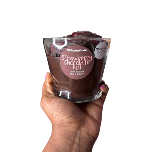 (WICKLESS) STRAWBERRY CHOCOLATE ROLL CANDLE